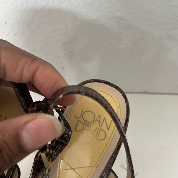 JOAN & DAVID•CHOCOLATE LEATHER PUMPS•SIZE 8M - Picture 10 of 17